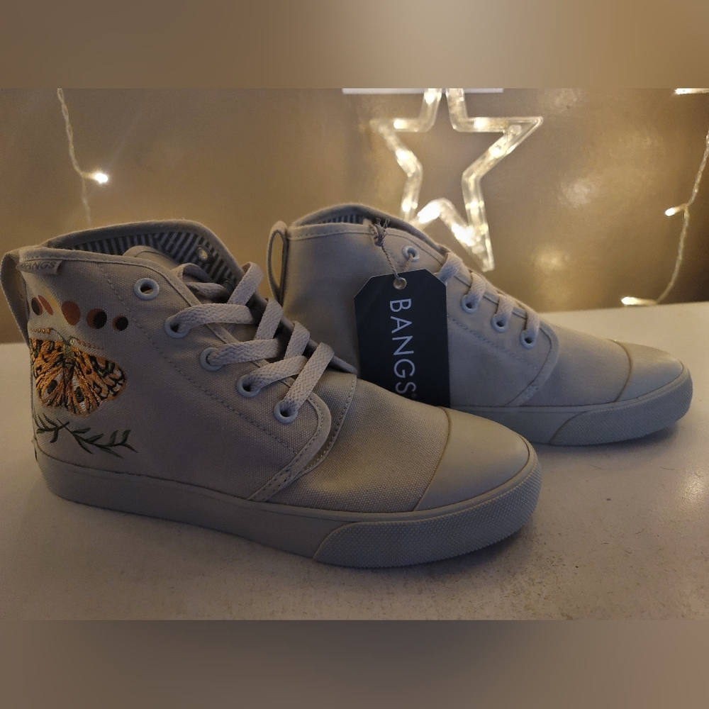 Shoes - Picture 4 of 6